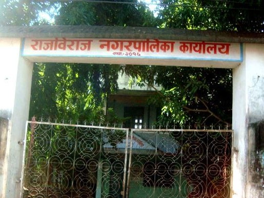 नगरपालिकाको विद्युत् लाइन काटियो 